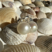 Earrings with natural pearls in silver